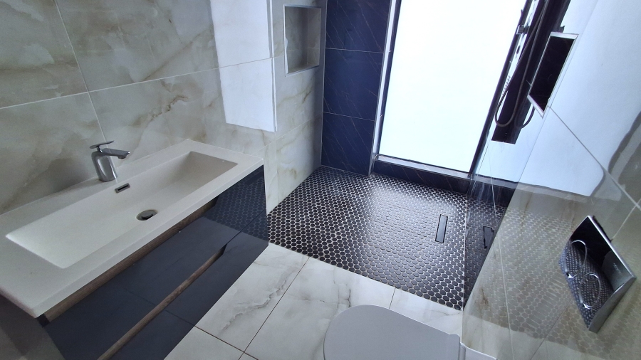 6 Bedroom Property for Sale in The Islands Estates North West